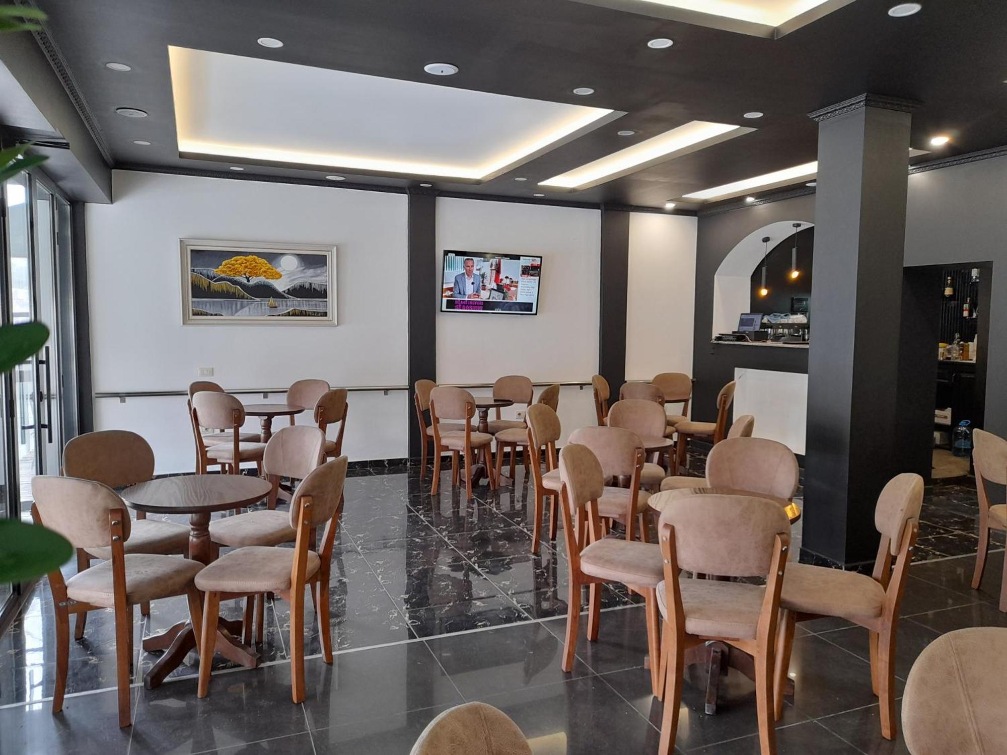 Golden Sleep Hostel Shkoder Ngoại thất bức ảnh