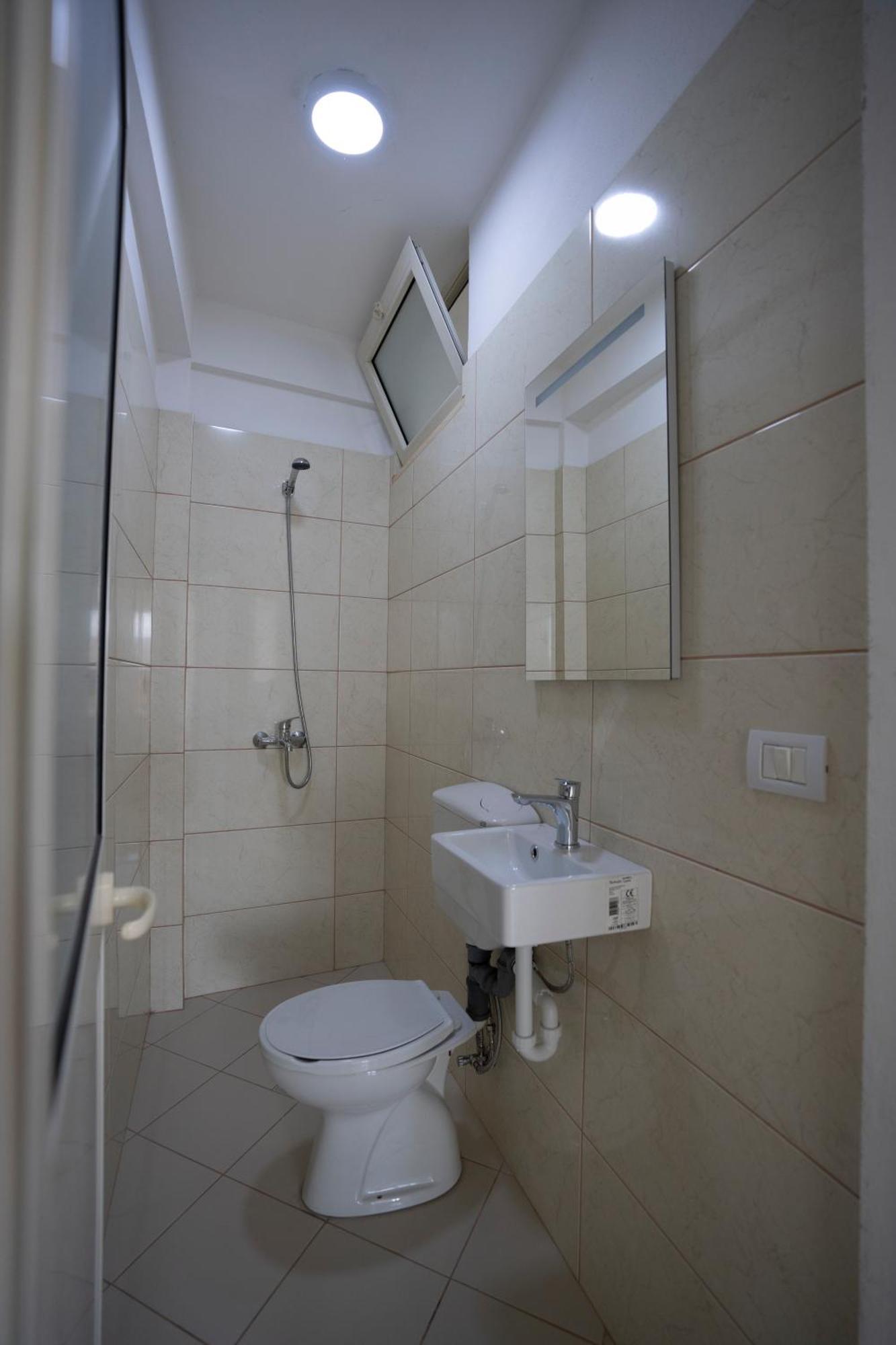 Golden Sleep Hostel Shkoder Ngoại thất bức ảnh