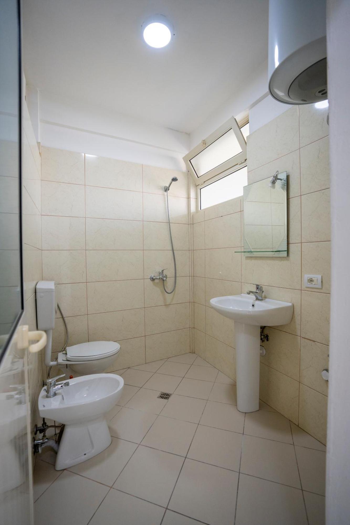 Golden Sleep Hostel Shkoder Ngoại thất bức ảnh
